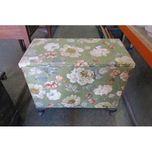 1219 - VINTAGE SEWING BOX