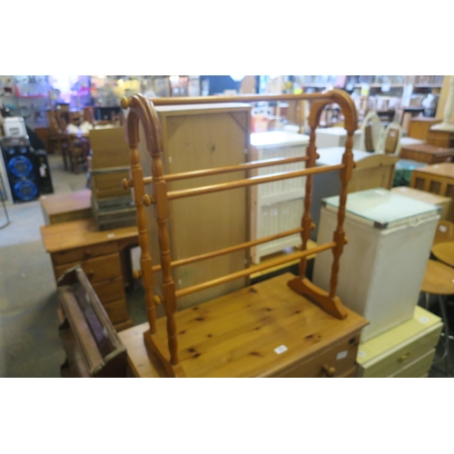 1017 - PINE TOWEL RAIL