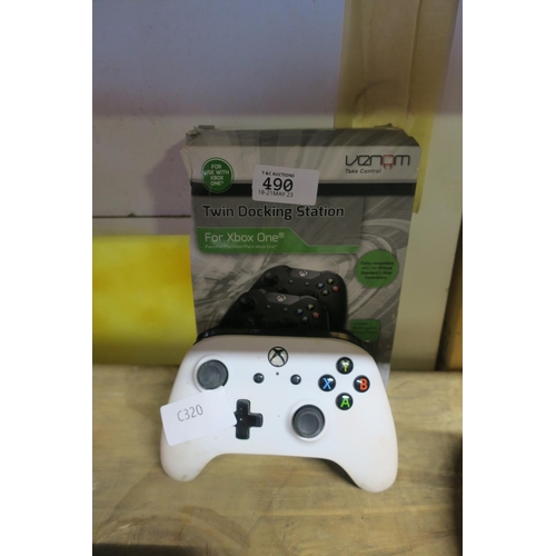 490 - VENOM TWIN DOCKING STATION FOR XBOX 1 AND XBOX CONTROLLER