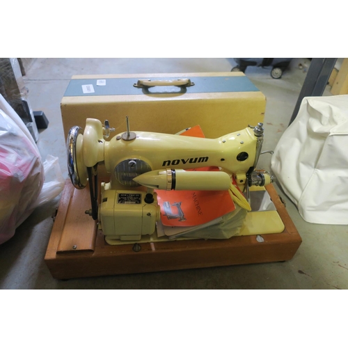 495 - NOVUM VINTAGE SEWING MACHINE IN BOX