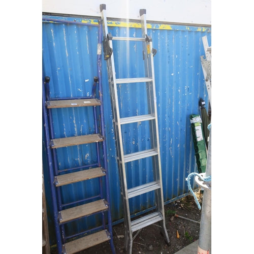 140 - ALUMINIUM STEP LADDER