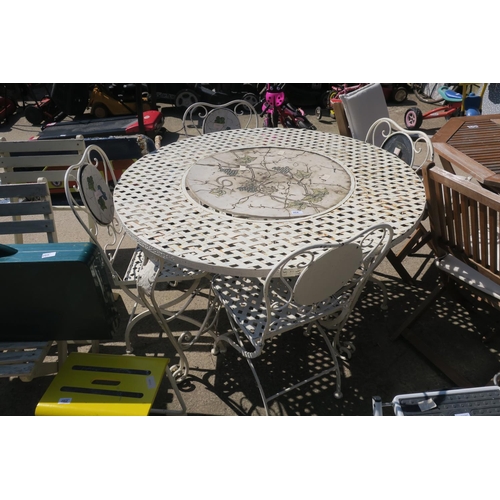 264 - ROUND METAL OUTDOOR TABLE WITH FOUR MATCHING CHAIRS