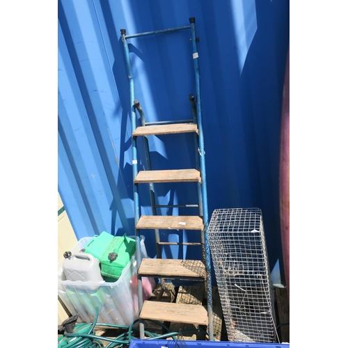 87 - METAL STEPLADDER