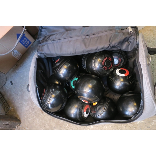 1949 - SET OF BOWLS IN BAG