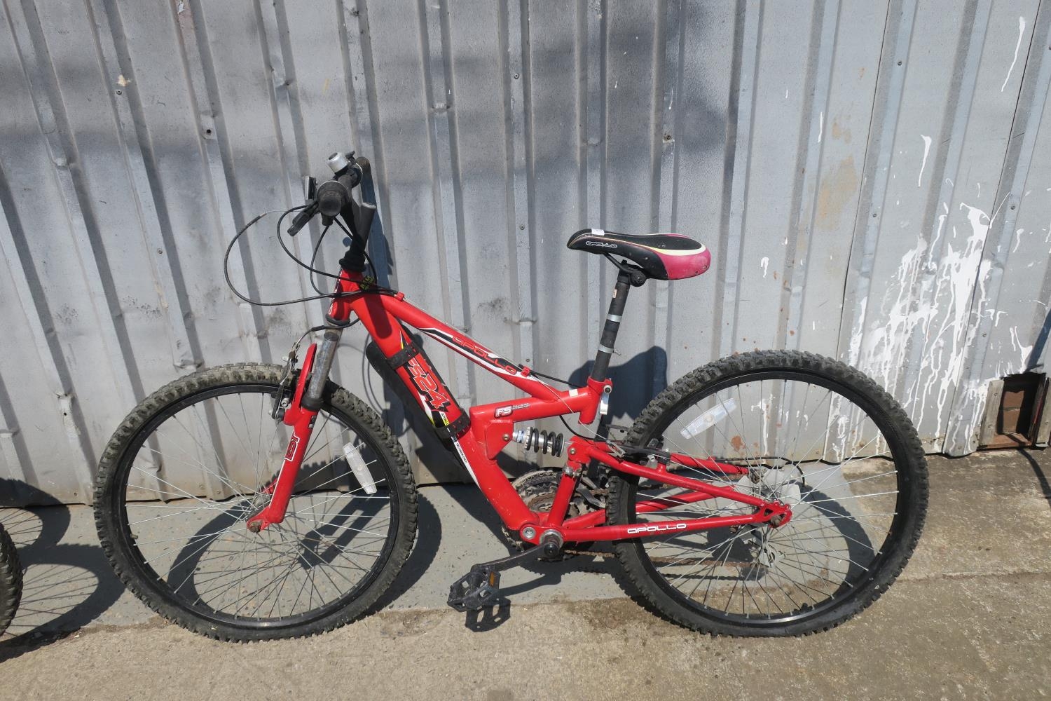 Apollo fs26 discount mountain bike halfords