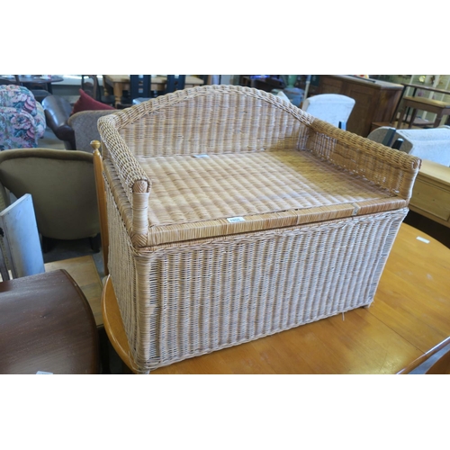 WICKER BLANKET BOX SEAT