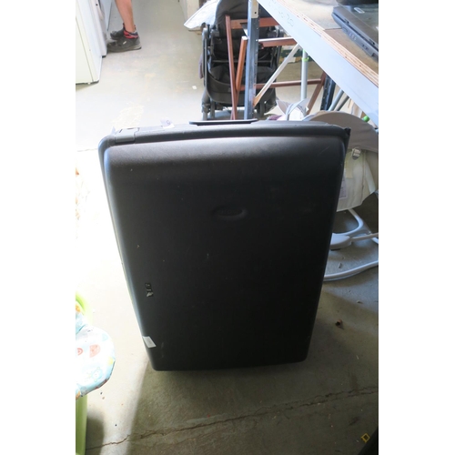 470 - CARLTON HARDSHELL SUITCASE