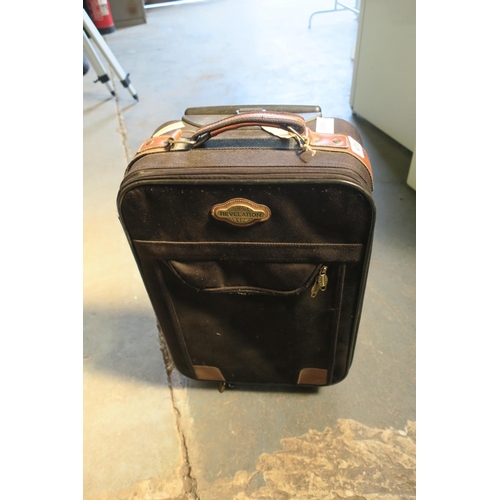 471 - REVOLUTION SUITCASE