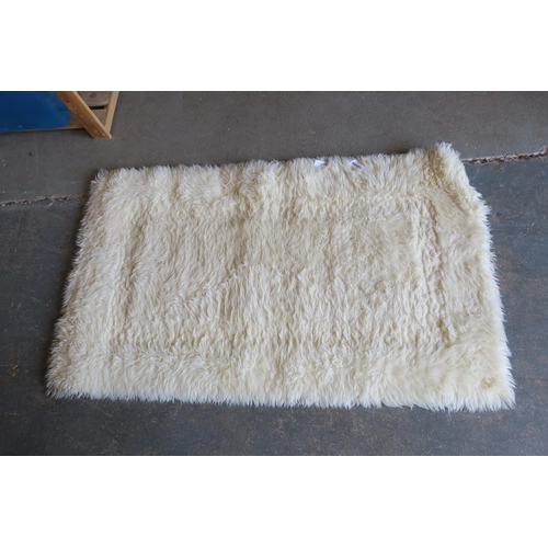 616 - FAUX FUR RUG