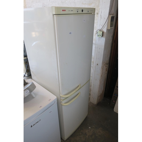 650 - BOSCH FRIDGE FREEZER