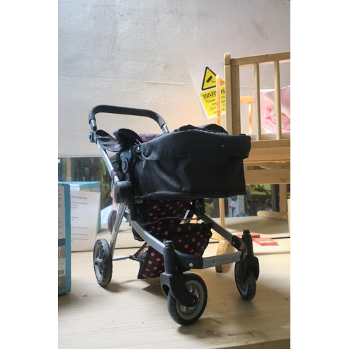 654 - CHILDS TOY PUSHCHAIR