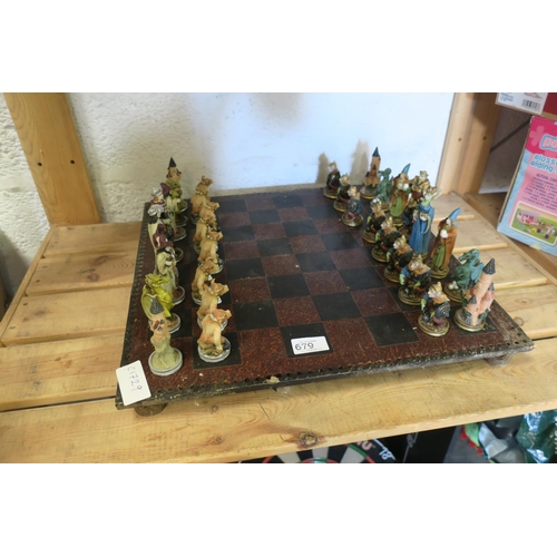 679 - DUNGEONS AND DRAGONS CHESS SET