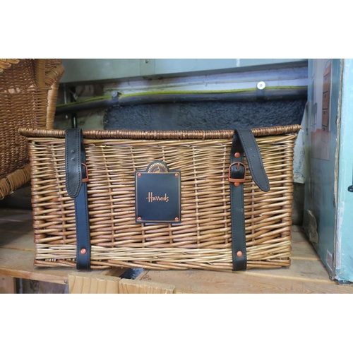 688 - PICNIC HAMPER