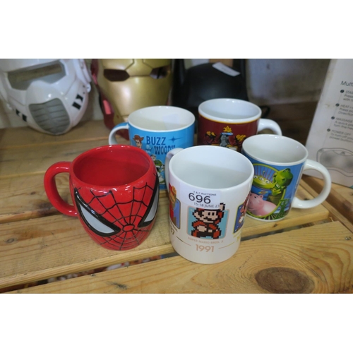 696 - 5 MUGS