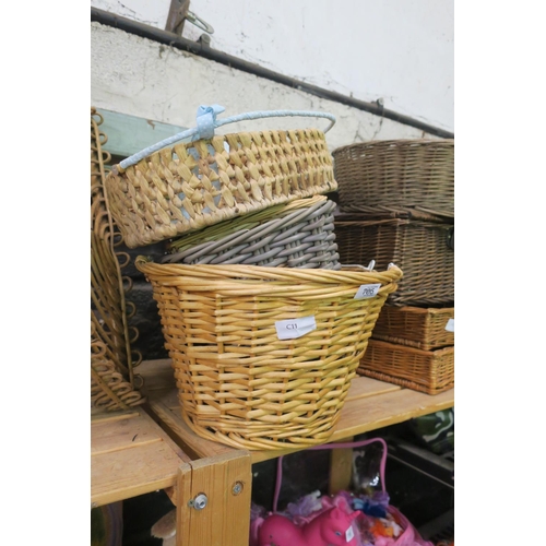 706 - SELECTION OF BASKETS