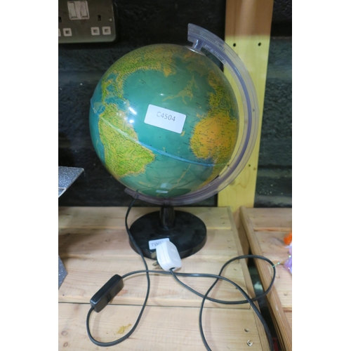 709 - LIGHT UP GLOBE