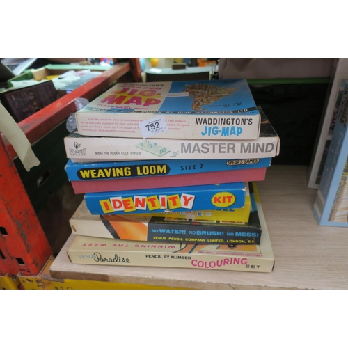 752 - STACK OF VINTAGE GAMES AND WOODEN PUZZLES