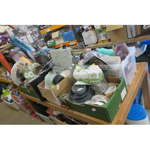 754 - TABLE TOP OF HOUSEHOLD CLEARANCE ITEMS