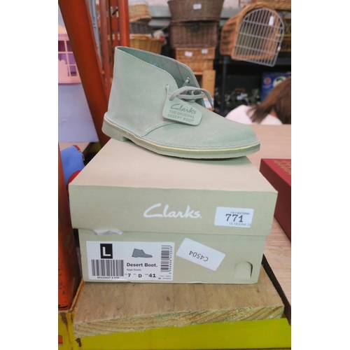 771 - PAIR OF CLARKS DESERT BOOTS SIZE 7