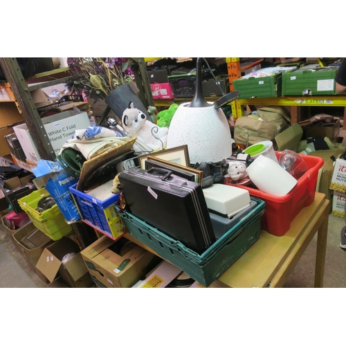 818 - HOUSEHOLD CLEARANCE ITEMS ON TABLE TOP