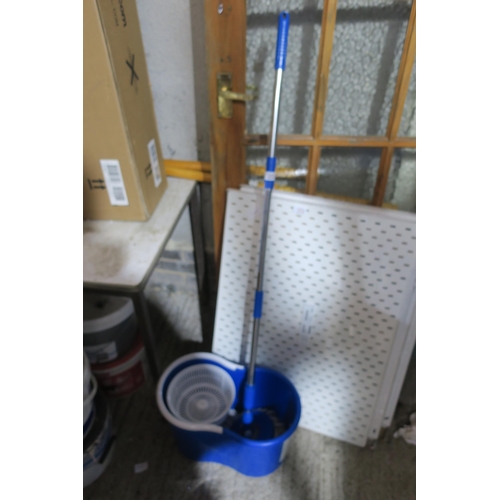 371 - SPIN RINSE MOP AND BUCKET