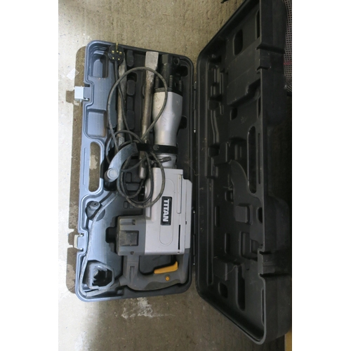 TITAN 240V CONCRETE BREAKER / CHISEL