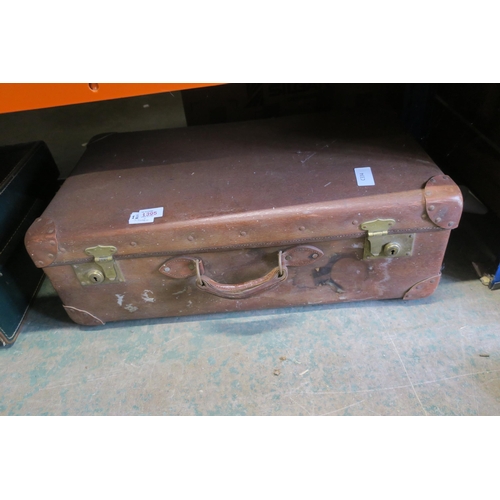 1395 - VINTAGE SUITCASE