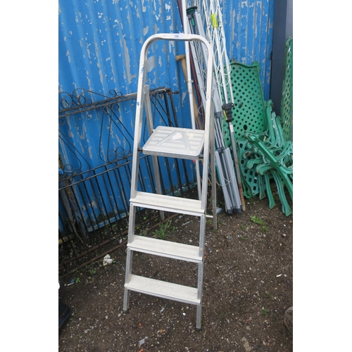 120 - ADBULL ALLOY STEP LADDER