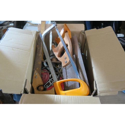 400 - BOX OF GARAGE CLEARANCE CLEARANCE ITEMS AND GALVENISED GATE HINGES