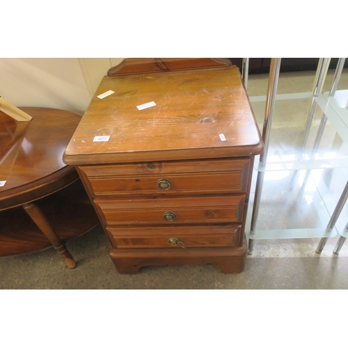 1077 - 3 DRAWER PINE BEDSIDE UNIT