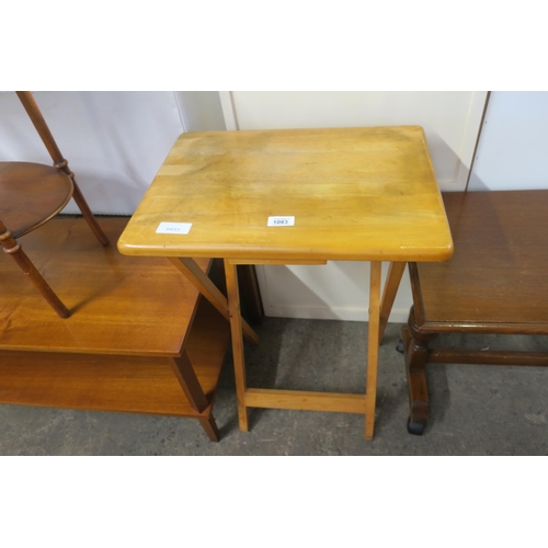 1083 - FOLDING TABLE