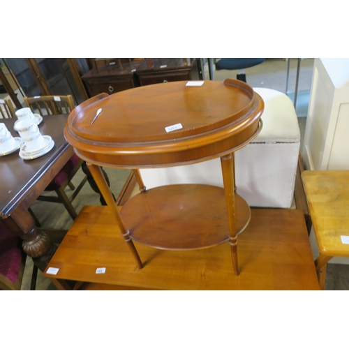 1084 - OVAL SIDE TABLE WITH FLUTED LEGS