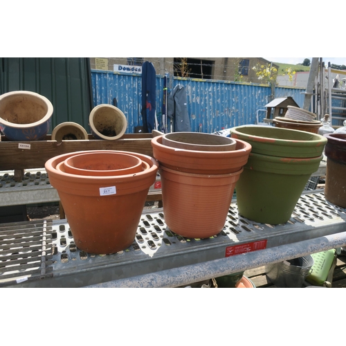 217 - 8 FLOWERPOTS