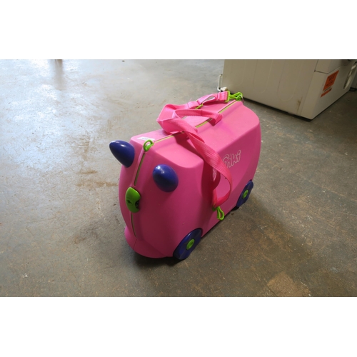 472 - TRUNKI SUITCASE