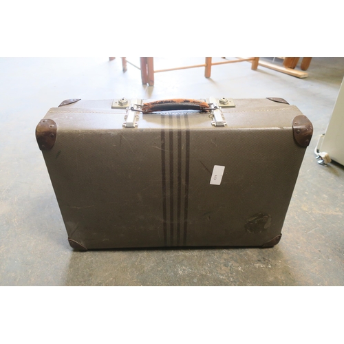 485 - VINTAGE SUITCASE BY REVELATION