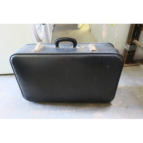 486 - VINTAGE BLACK SUITCASE