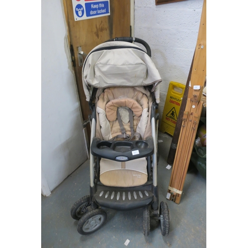 672 - GRACO PUSHCHAIR