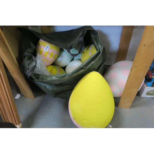 679 - LARGE BAG OF POLYSTYRENE EGGS