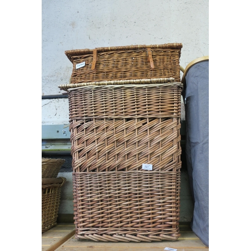 717 - PICNIC BASKET AND WICKER LAUNDRY BASKET