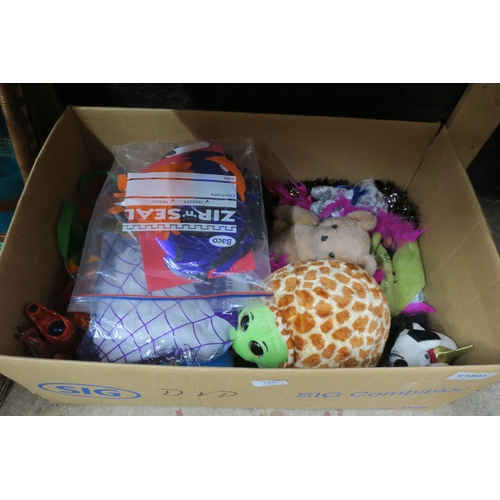 726 - BOX OF ASSORTED TOYS INCLUDING HALLOWEEN ITEMS