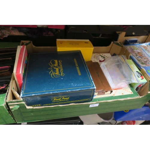 779 - BOX OF GAMES INCLUDING VINTAGE SCRABBLE AND MONOPOLY