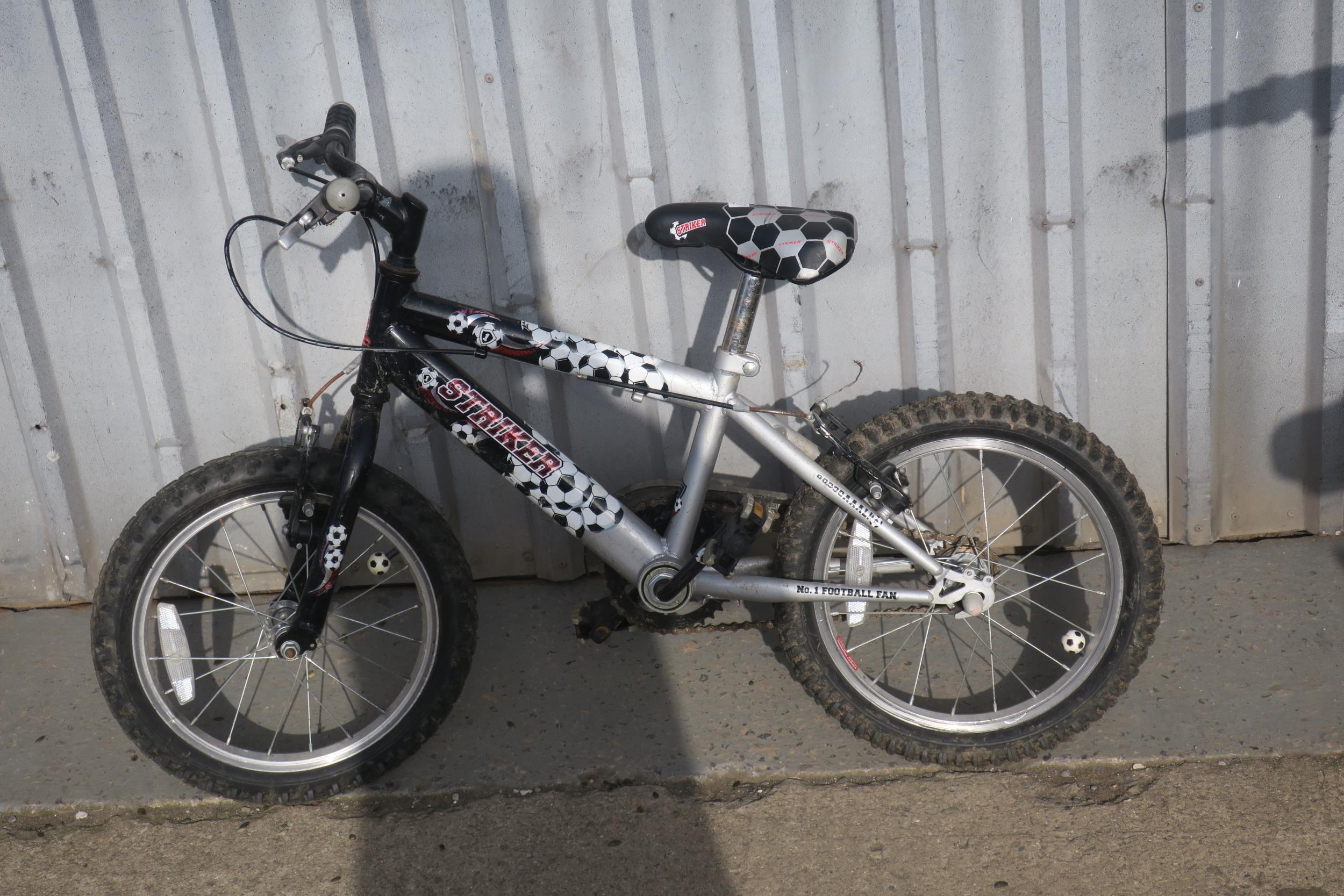 RALEIGH STRIKER CHILDS MOUNTAIN BIKE