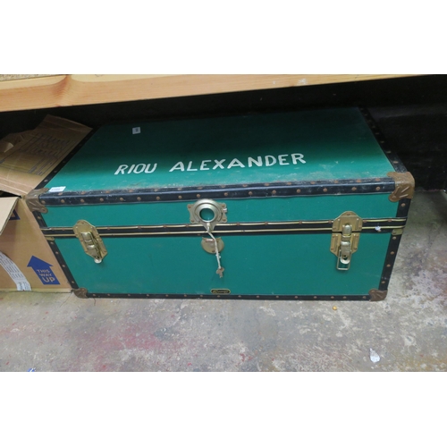 1299 - LARGE VINTAGE TRAVEL TRUNK