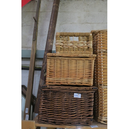 1420 - BUNDLE OF WICKER BASKETS