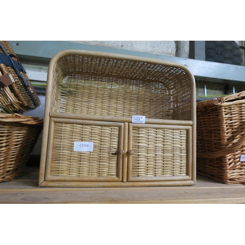 1424 - SMALL WICKER STORAGE UNIT