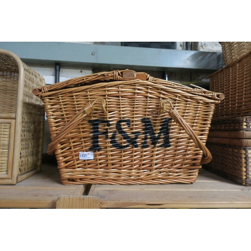 1425 - F&M WICKER HAMPER