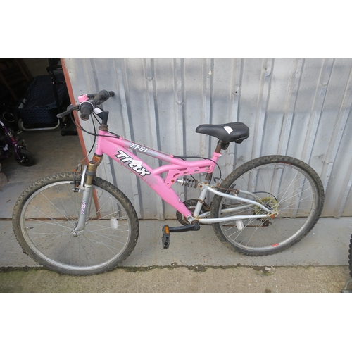 Trax pink deals mountain bike