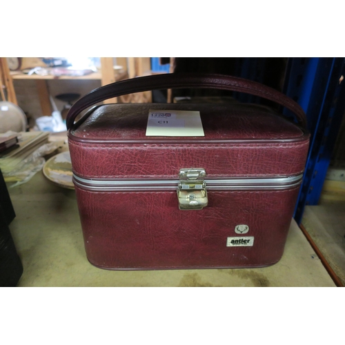 1220 - VINTAGE ANTLER VANITY CASE