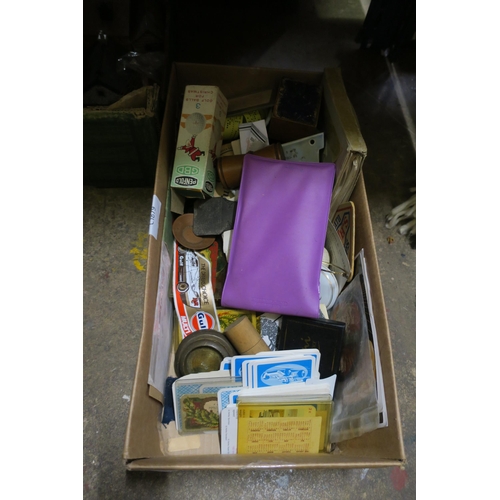 1287 - BOX OF VINTAGE COLLECTABLES