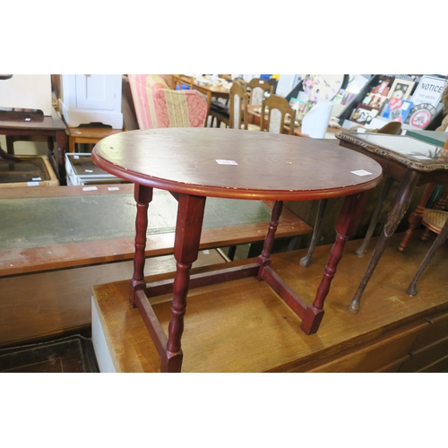 956 - OVAL SIDE TABLE